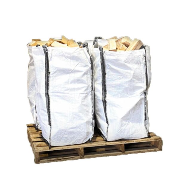 Bûches de bois de chauffage très épaisses séchées au four dans un sac en vrac